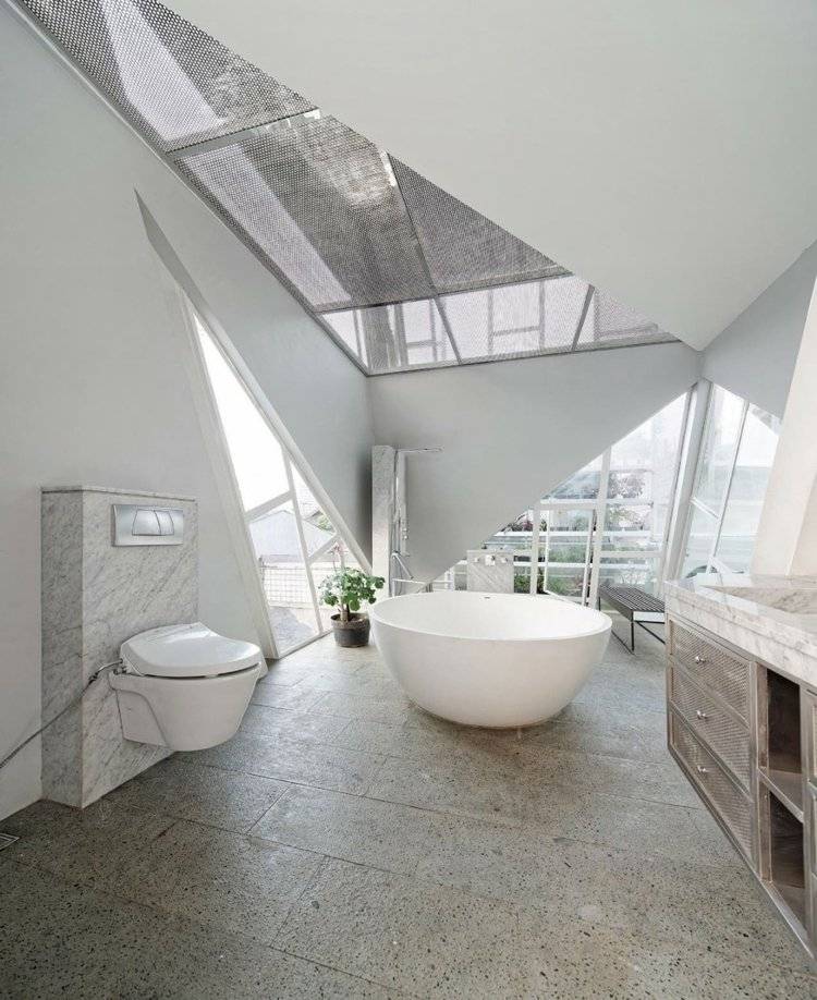 fönsterfronter-metall-trappor-badrum-fristående-badkar-modern-runda