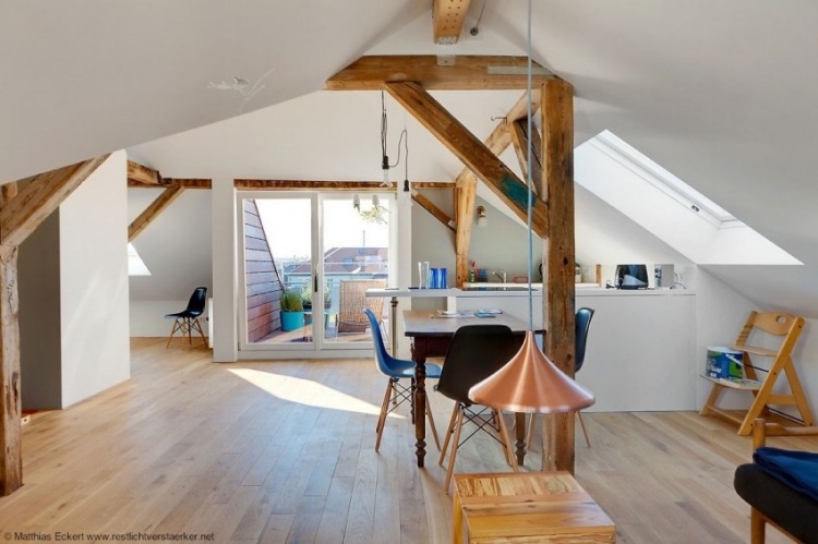 Design-lägenheter-Mark-Pohl-synliga takbjälkar-utsikt-syd-översta våningen