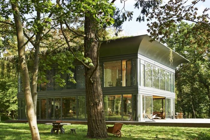 prefabricerade hus design utomhus trädgård träd fönster terrass