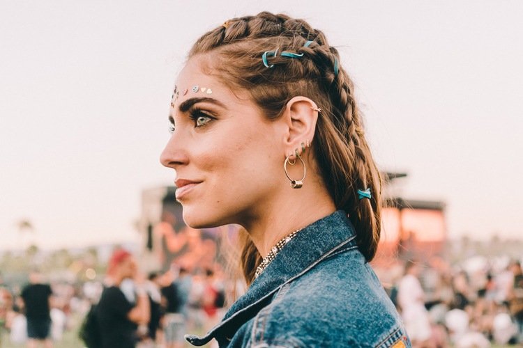 Festivalfrisyrer-gör-det-själv-instruktioner-coachella-zoepfe-löst flätade detaljer