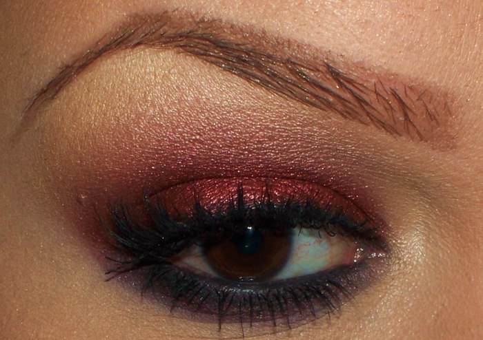 Tranbär-MAKE-UP-med-lila-toner