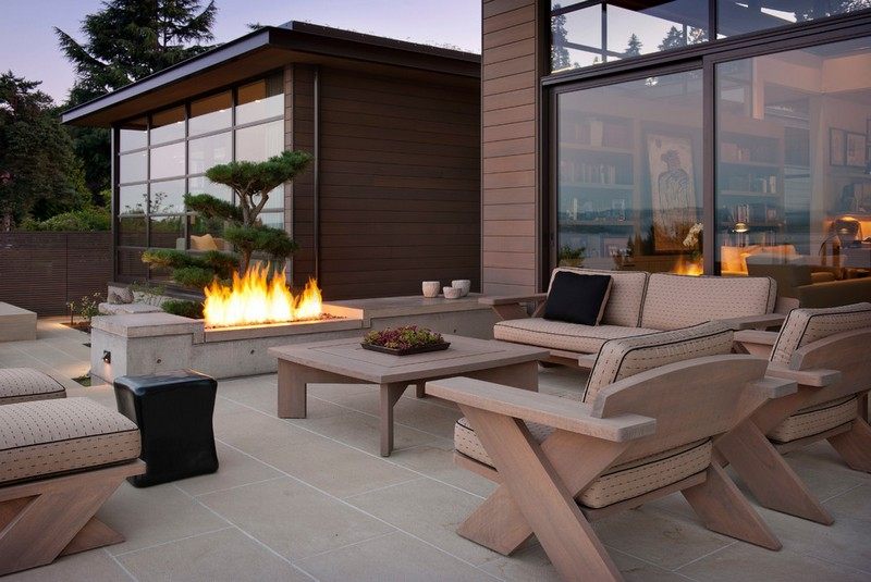 Eldskål-trädgårdspis-betong-terrass-trä-sittgrupp-bonsai