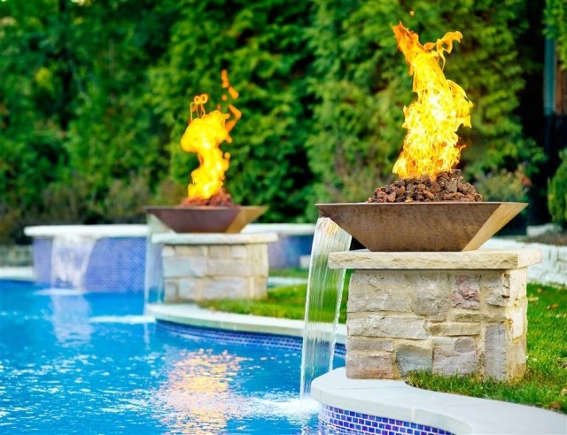Trädgård modern pool vatten eld tänd värme