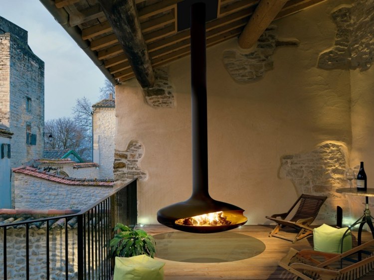 skorsten hängande öppen spis balkong idé modern toskansk stil