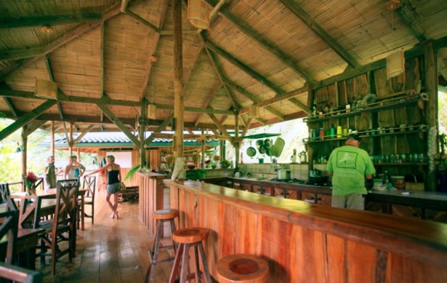 Bar-träbänk träd-hus-costa rica djungel