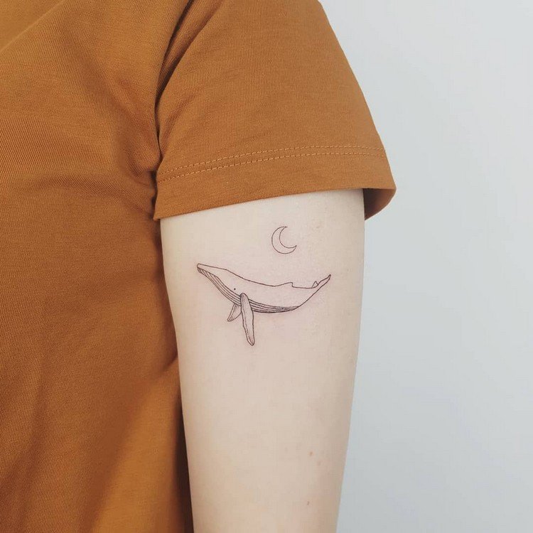 Fineline Tattoo vad är överarmens tatueringsmotiv för kvinnor