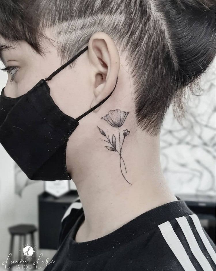 Tatuering bakom örat tatueringstrender 2021 finelihe tatueringsidéer
