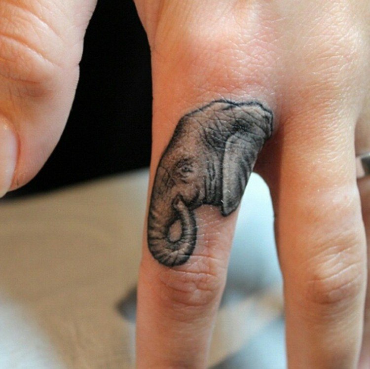 finger-tatuering-elefant-bagage-djur-pekfinger-man-hand-stor