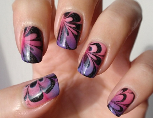 lila marmor effekt rosa svart nagellack