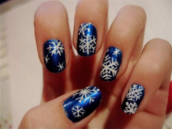 vinter-naglar-design-stämpling-eller-ritning-snöflingor