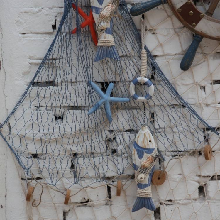 fiskenät-dekoration-vägg-blå-vit-maritim-dekoration-artiklar