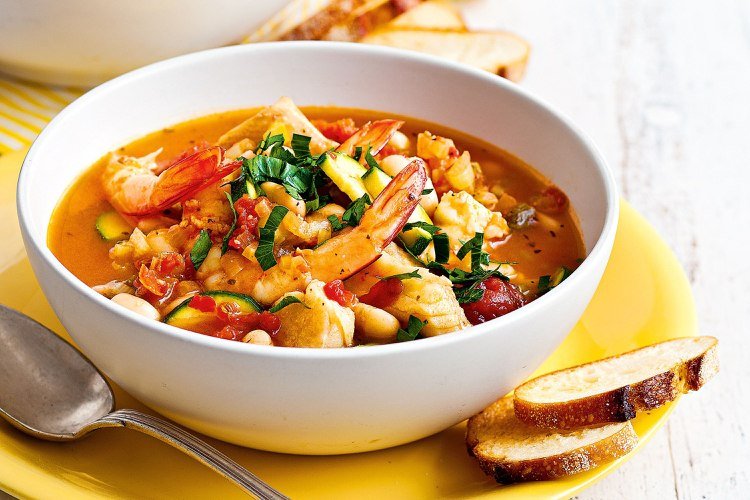 Fisksoppa Italienskt recept för att laga enkel soppa med krutonger