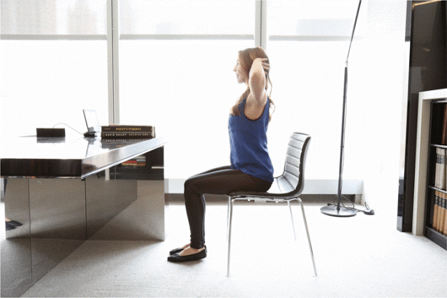 fitness-övningar-hemma-kontor-träning-sitt-stol-skrivbord-just-fit