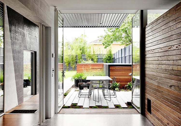 flexibla-väggar-golv till tak-fönster-terrass-trädgård-trä-altandörrar