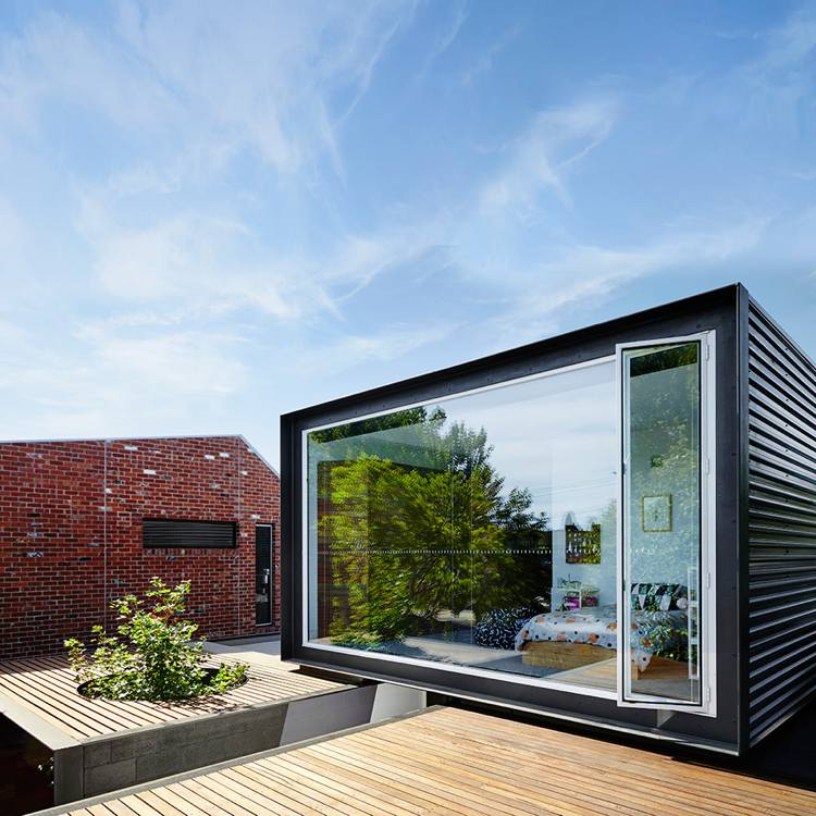 flexibla-väggar-golv-till-tak-fönster-sovrum-terrass-exteriör-trä golvbrädor