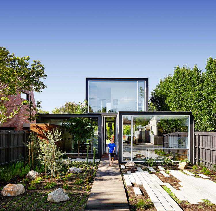flexibla-väggar-golv-till-tak-fönster-trädgård-terrass-dörrar-även-rock trädgård
