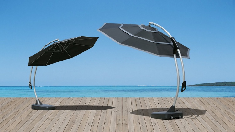 Solskydd-terrass-flexibel-design-cantilever-paraply-aluminium-svart