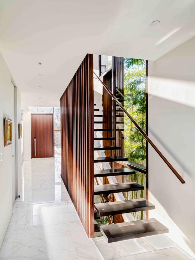Kakel-marmor-trappor-inomhus-hall-flytande-steg-räcken