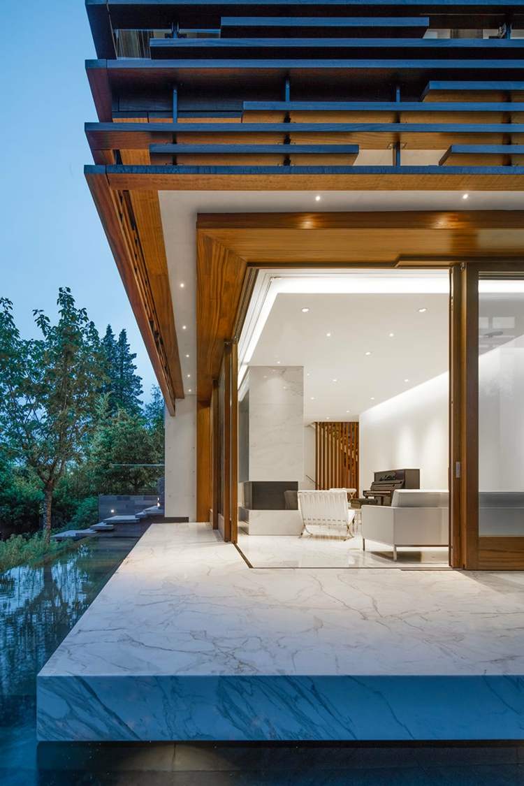 kakel-marmor-terrass-natursten-skjut-fönster-modernt hus