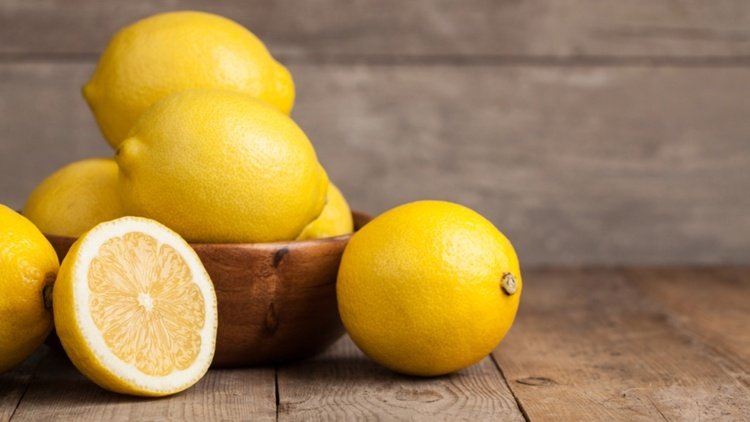 Kakelrengöring citronskal-citronhalva