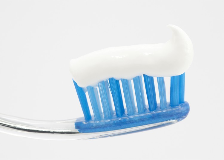 rengöring kakelmassa huskurer tandkräm tandborste