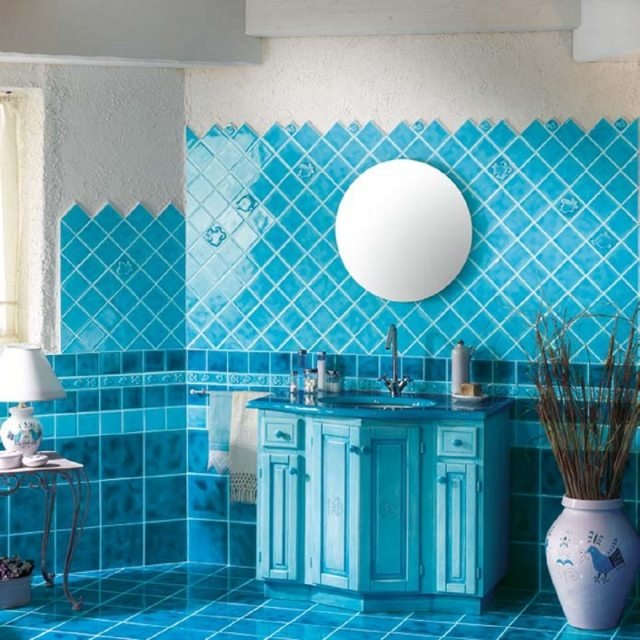 Keramik-kakel-turkos-koboltblå-vägg-design-badrum-spegel-rund