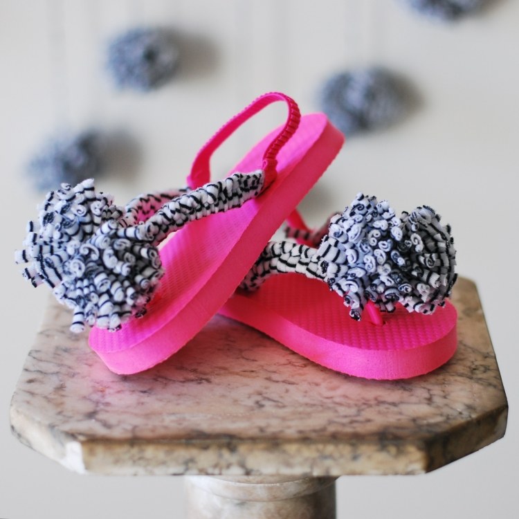 barn-flip-flops-dekorera-pompoms