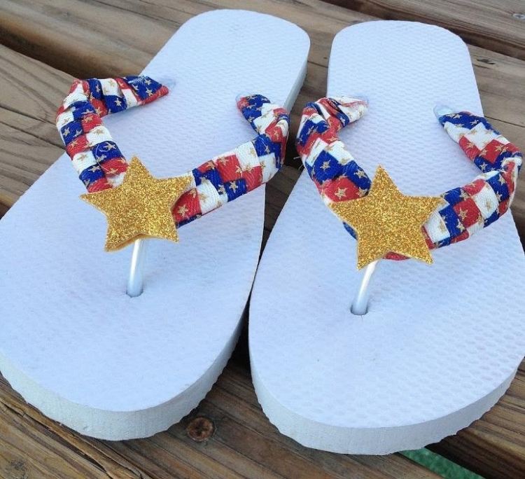flip-flops-gör-det-själv-vit-tyg-gyllene stjärnor