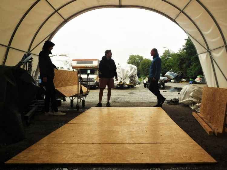 bygga flotte DIY projektguide flotta resa äventyrsplattform spanholz