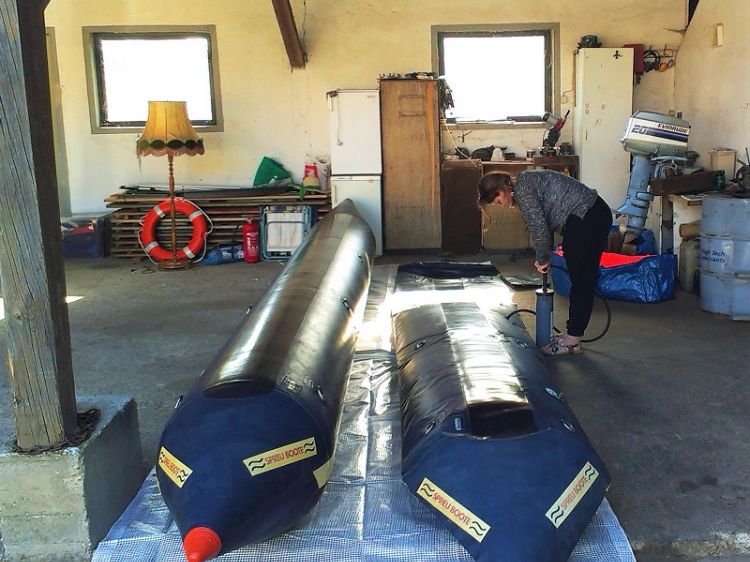 bygga flotte DIY projektguide raft ride äventyr blåsa upp gummislangar