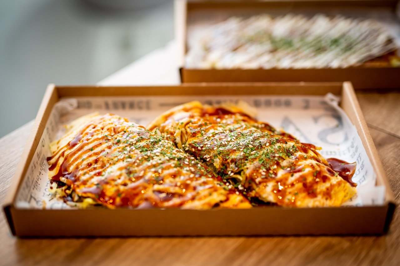Japanskt recept på pannkaka Okonomiyaki -beredning helt enkelt vegan