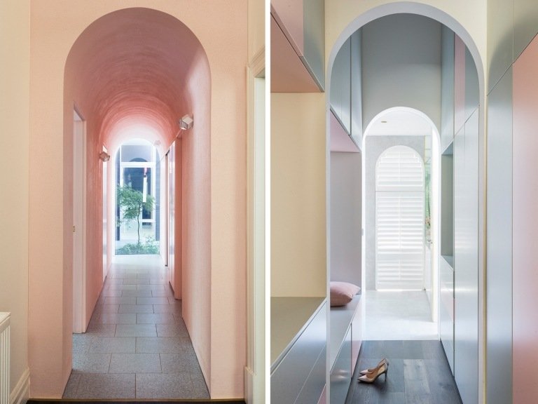 Med pastellfärger för att skapa en övergång från korridoren till trädgården, idéer för färgscheman i rosa och persika och gult och himmelsblått