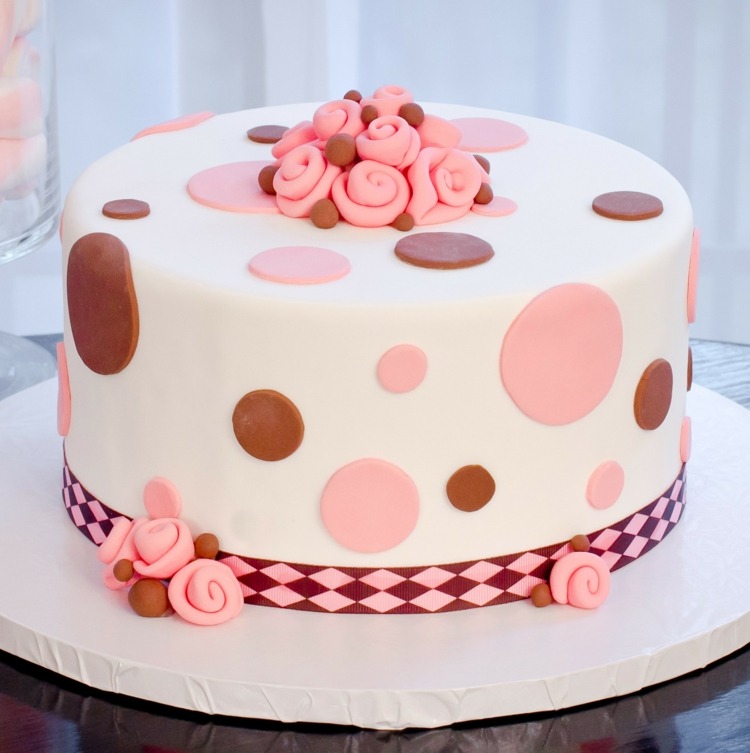 Fondant tårta dekoration-idé-tips-cirklar-prickar-roa-brun