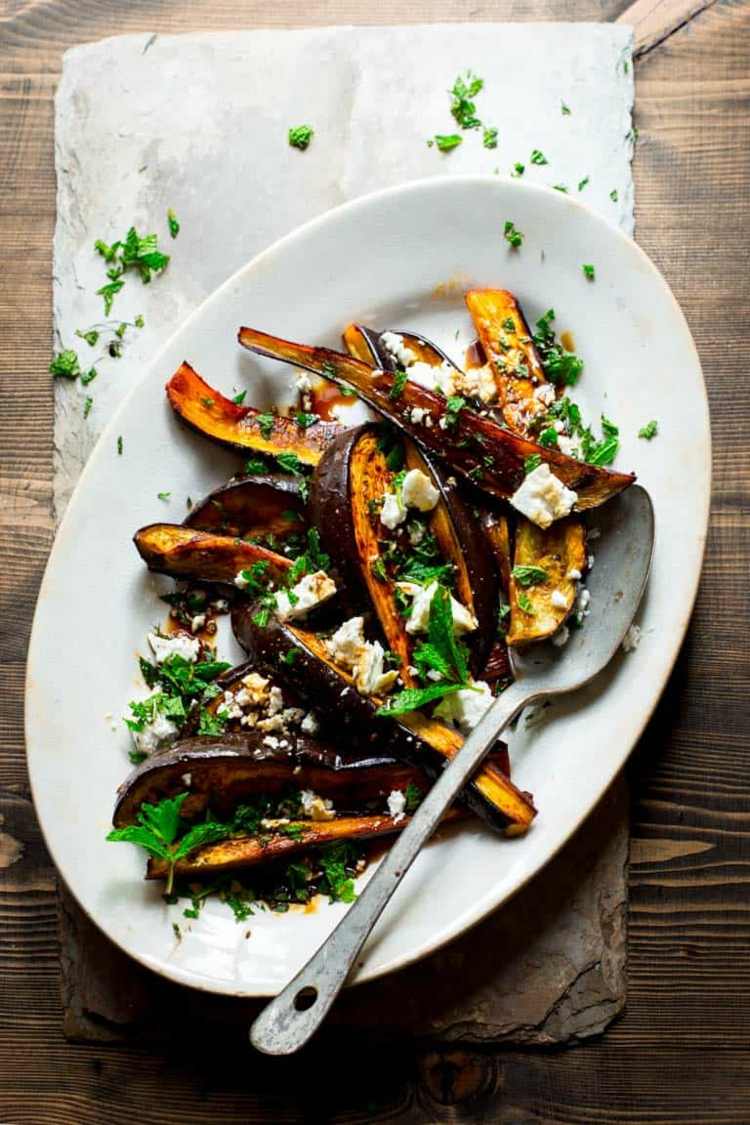 Matparning med aubergine med granatäpplesirap, fetaost och mynta