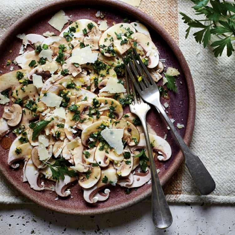Svamp med lammsallad och dressing gjord på kaffe och vanilj - gott som sallad eller tillbehör