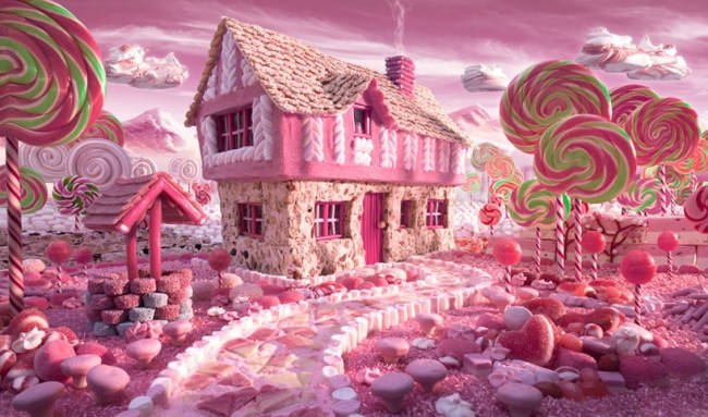 Carl Warner Candy Cottage stuggjord godis-fantasifulla arrangemangsmat