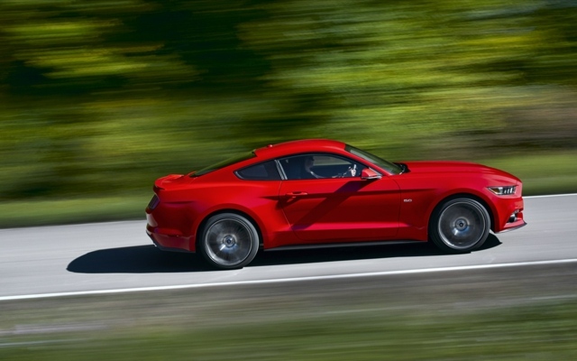 Ford Mustang 2015 Cult Cars firar retur USA -märke Red Paint Side