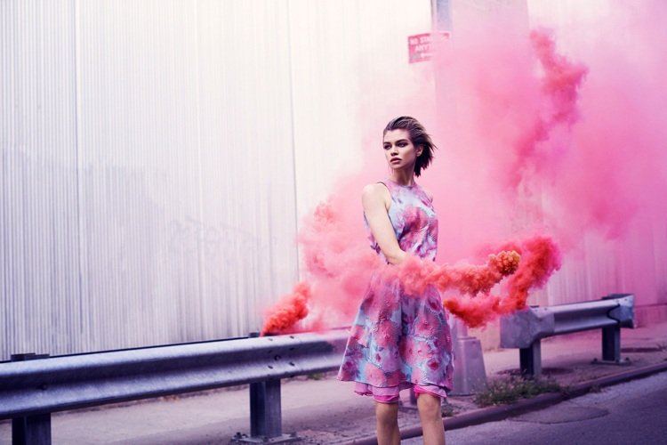 Färg bomber födelsedag photoshoot tonåring flicka