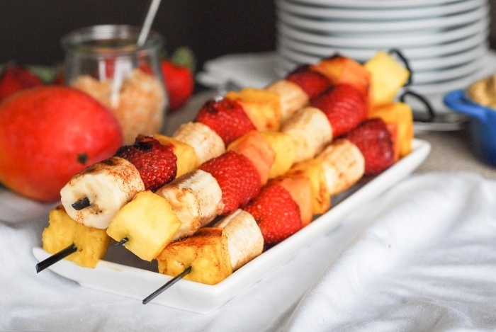 frukt på grillen shashlik frukt dessert idé