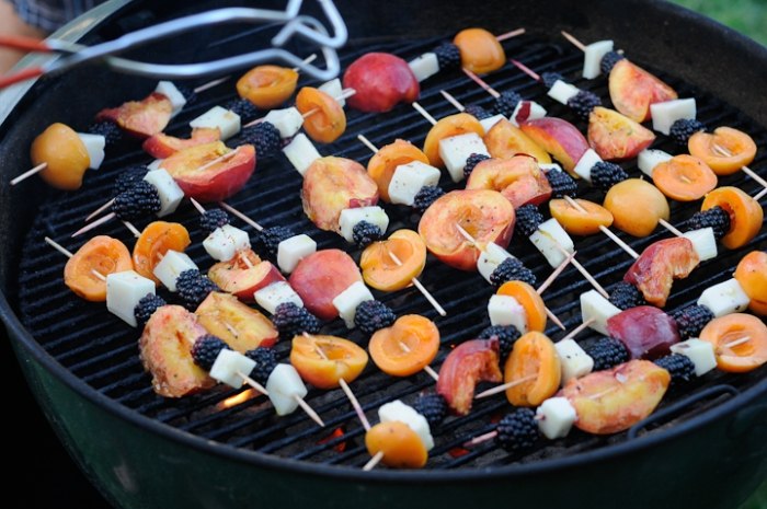 frukt-shashlik-grill-dessert-ost