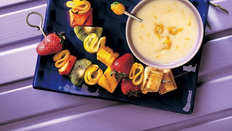 frukt på grillen shashlik fruktdessert-citron-yoghurtsås