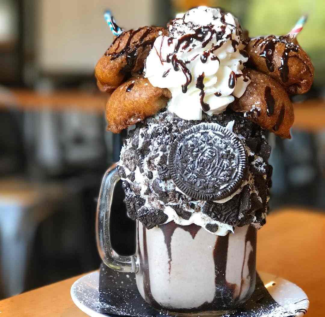 Oreo Freakshake Recept Donuts Vispad grädde Chokladkakor Dessert