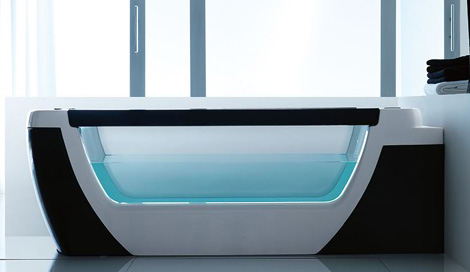 fristående badkar med transparent design från sidan