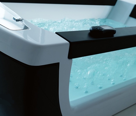 fristående badkar med genomskinlig design
