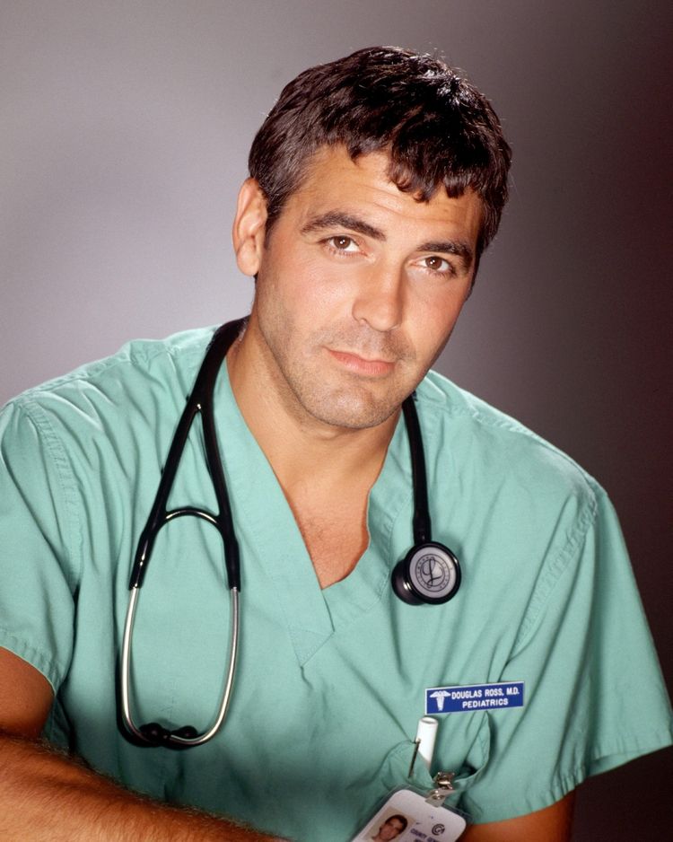 george-clooney-som-en-läkare-i-den-medicinska-serien-han-med-fransk-beskära-frisyr