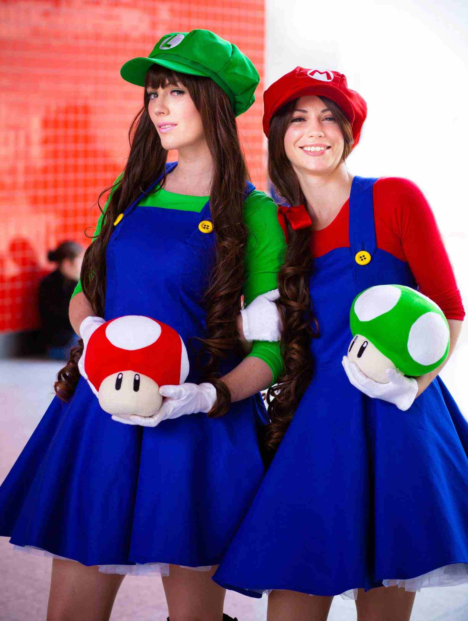Girlfriends_Kostum_Halloween_funny_Super_Mario_Mütze_do_make_instructions