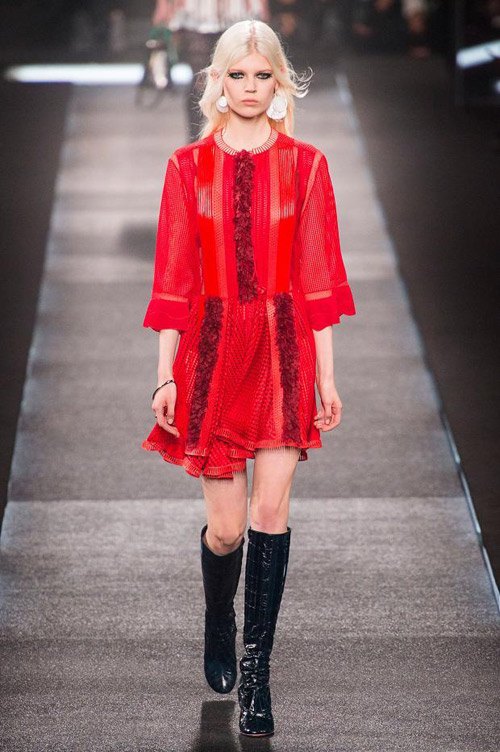 vår-sommar-2015-louis-vuitton-casual-röda-klänning-stövlar