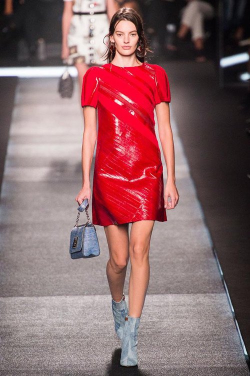 vår-sommar-2015-louis-vuitton-kort-röd-klänning