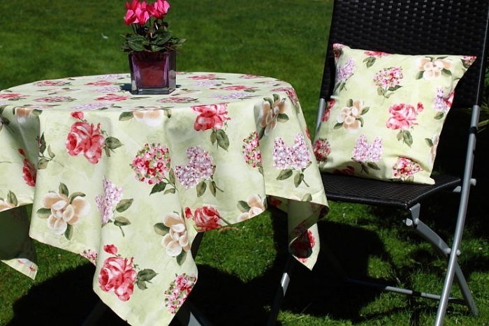 Trädgårdsdukar-bordsdukar-sommar-olika-färger-matchande-kuddöverdrag