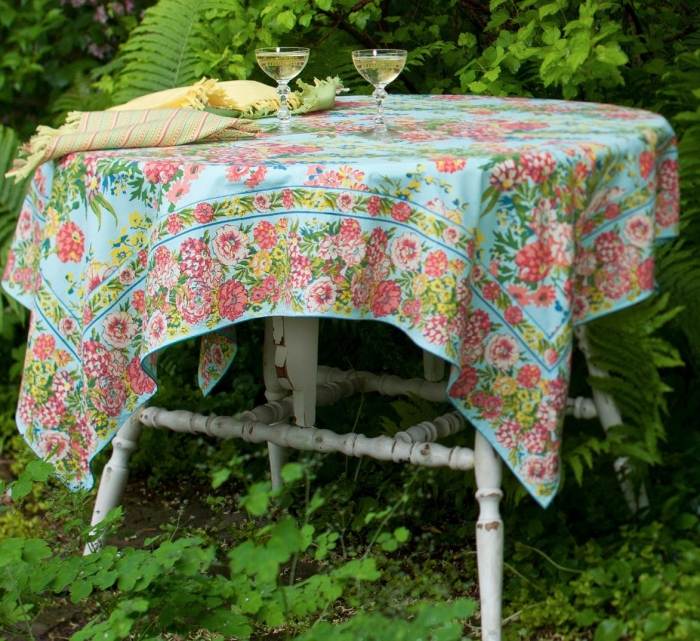 Trädgård-bordsduk-mönster-olika-tillfällen-Zinnia-vintage-stil-blommig
